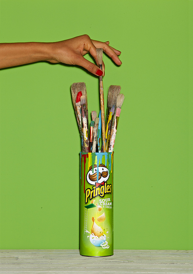 A Pringles can repurposed as a paint can